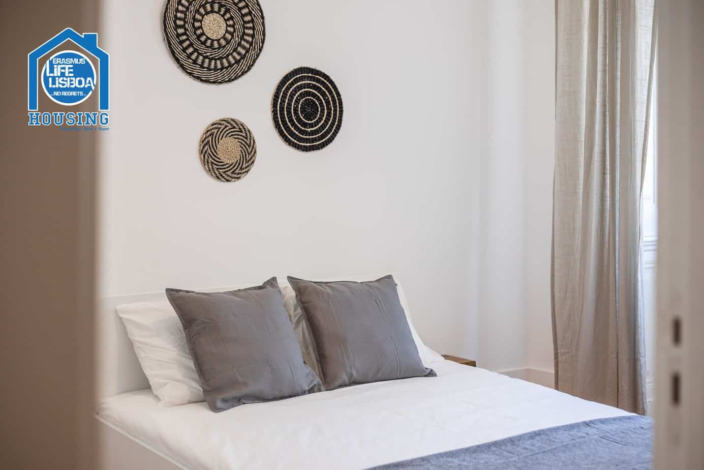Bright Student Room 2 with Window View – Santos-o-Velho em lisboa – foto 1 de 6