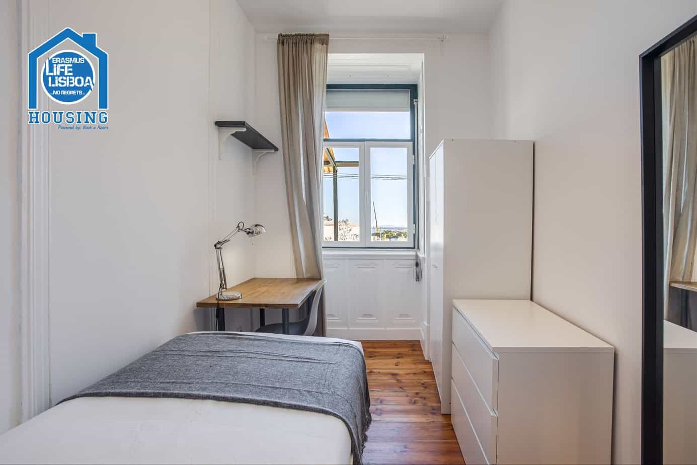 Peaceful Room 6 with Natural Light – Santos-o-Velho in Santos-o-Velho, lisboa – photo 3 of 18