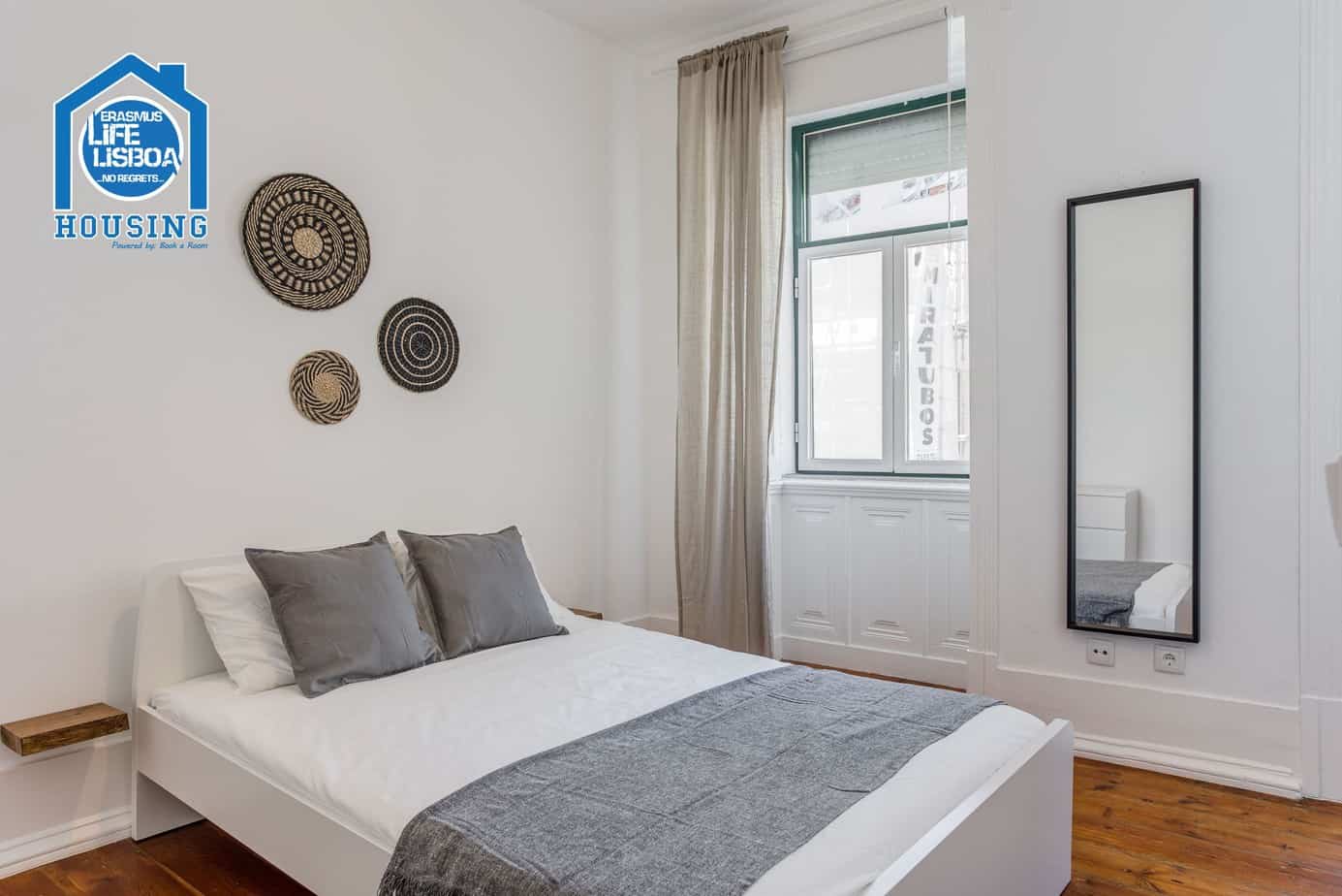 Bright Student Room 2 with Window View – Santos-o-Velho em Santos-o-Velho, lisboa – foto 4 de 20