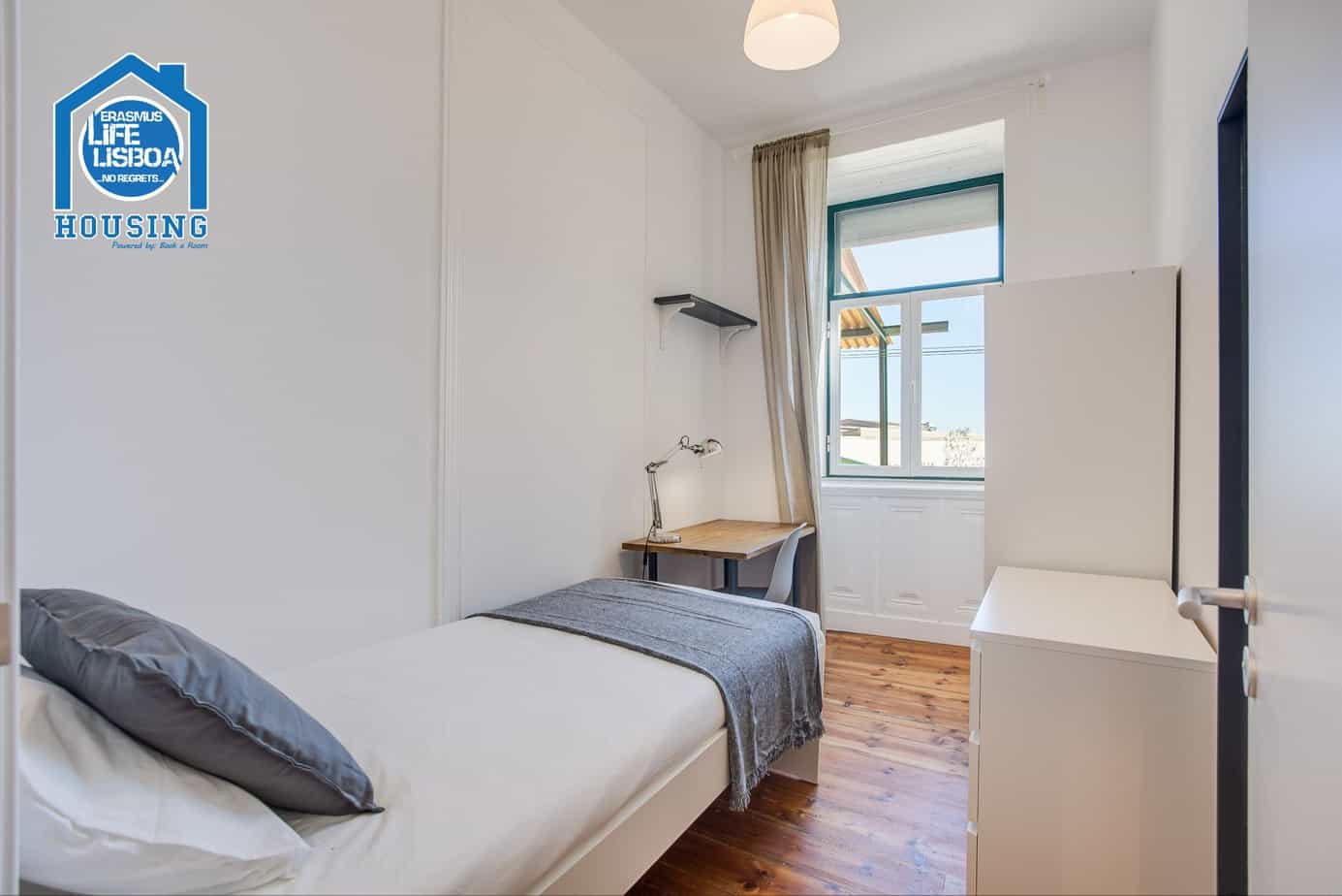 Peaceful Room 6 with Natural Light – Santos-o-Velho in Santos-o-Velho, lisboa – photo 2 of 18