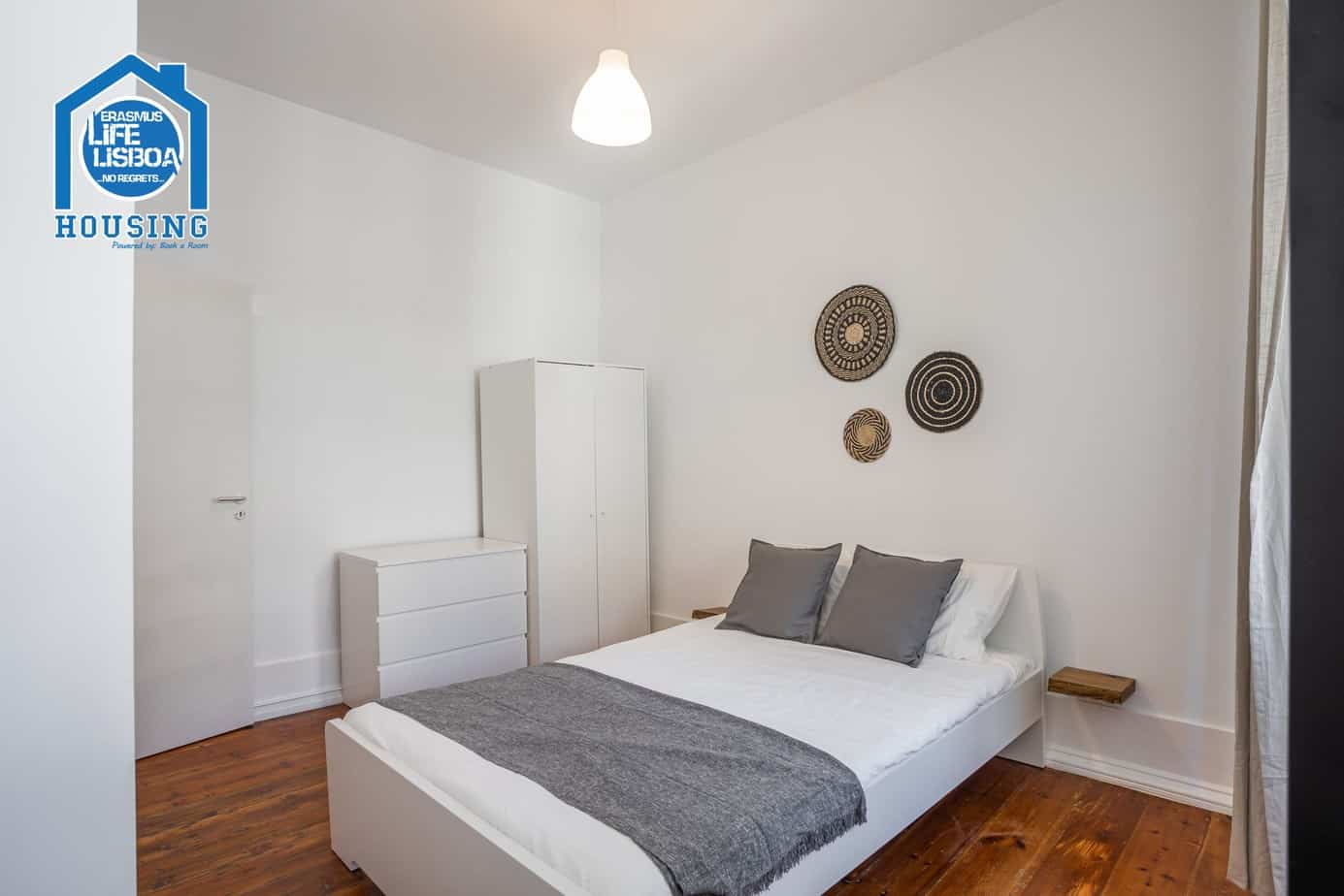 Bright Student Room 2 with Window View – Santos-o-Velho em Santos-o-Velho, lisboa – foto 5 de 20