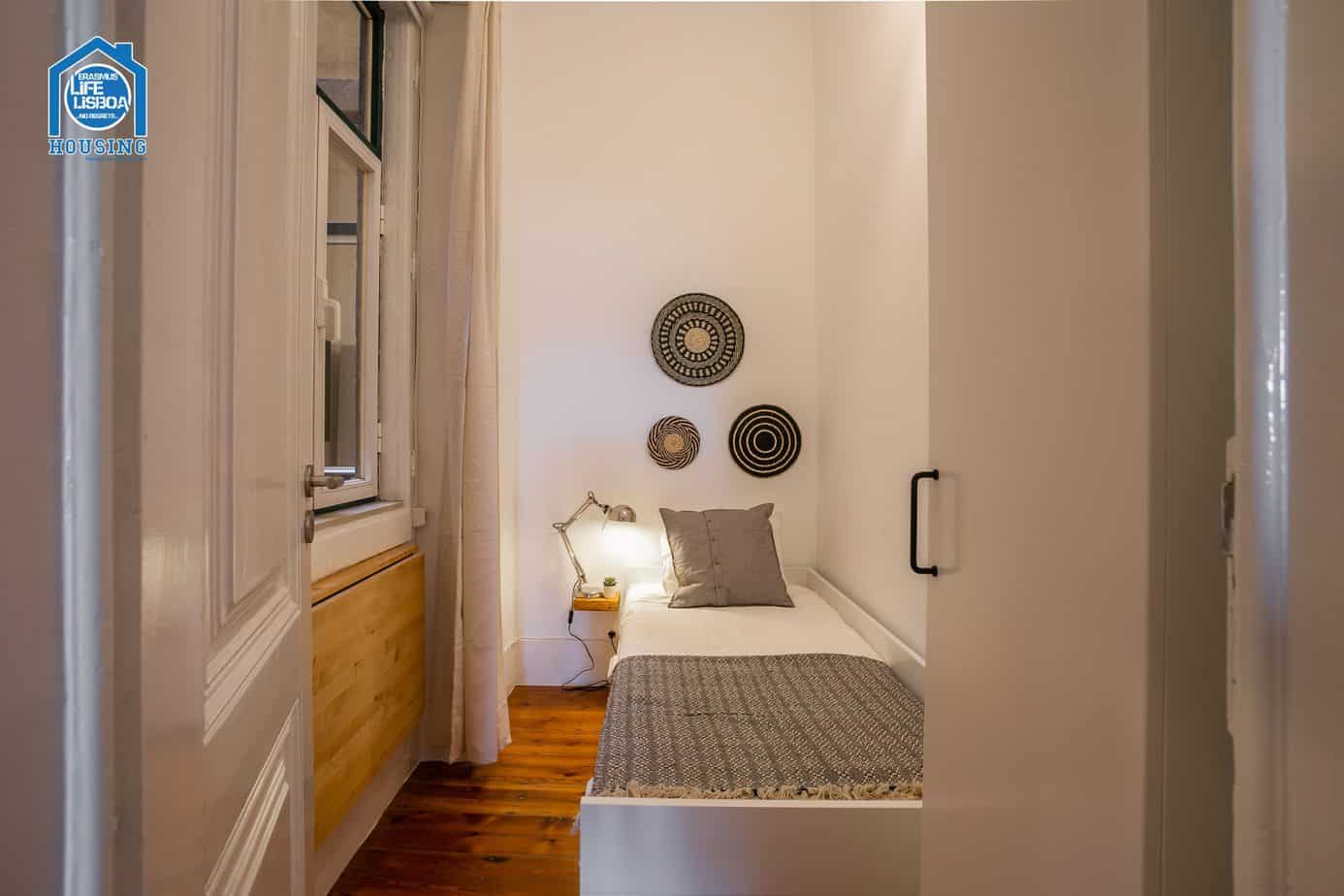 Quiet & Well-Furnished Room 4 in Santos-o-Velho in Santos-o-Velho, lisboa – photo 3 of 8