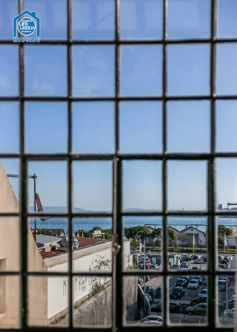 Stylish Room 7 with Big Window & Ocean View – Santos-o-Velho Flat in Santos-o-Velho, lisboa – photo 3 of 10