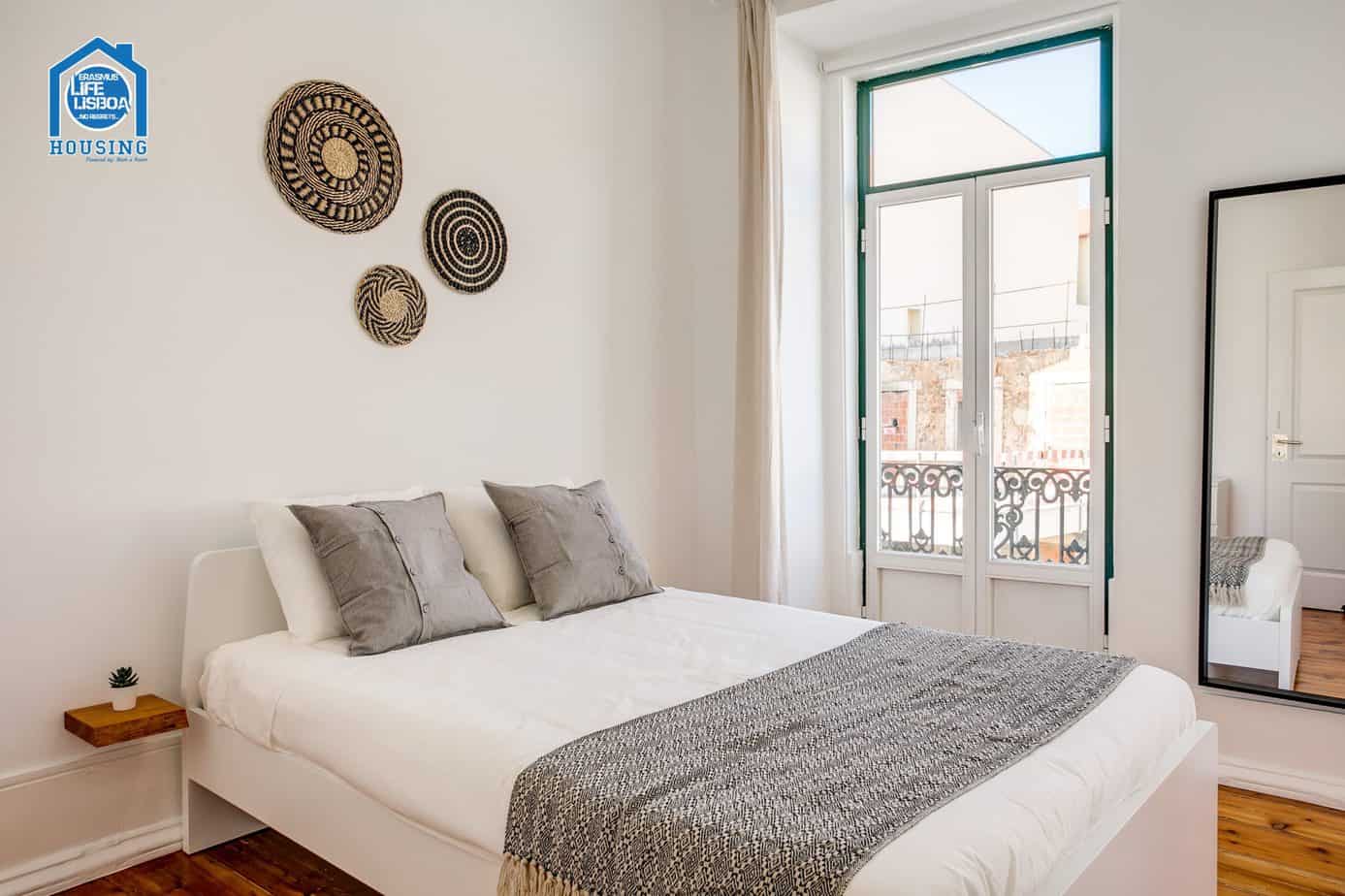 Cozy & Practical Room 2 with Balcony – Santos-o-Velho Apartment em lisboa – foto 1 de 4