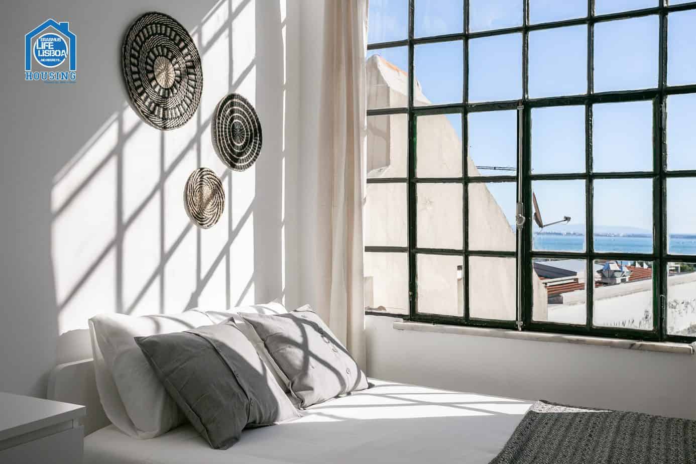 Stylish Room 7 with Big Window & Ocean View – Santos-o-Velho Flat in Santos-o-Velho, lisboa – photo 4 of 10
