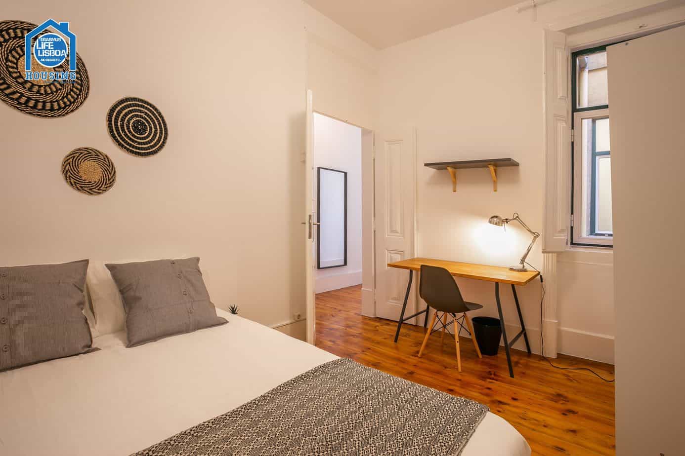 Bright & Lovely Room 3 – Santos-o-Velho Student Home em lisboa – foto 1 de 3