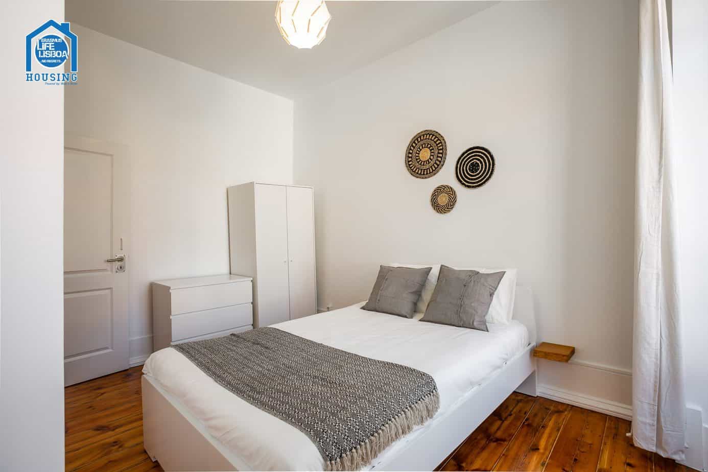 Cozy & Practical Room 2 with Balcony – Santos-o-Velho Apartment in Santos-o-Velho, lisboa – photo 2 of 9