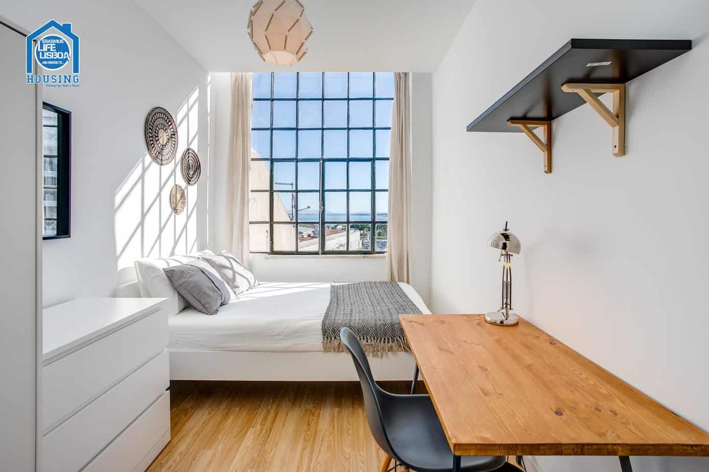 Stylish Room 7 with Big Window & Ocean View – Santos-o-Velho Flat in Santos-o-Velho, lisboa – photo 5 of 10
