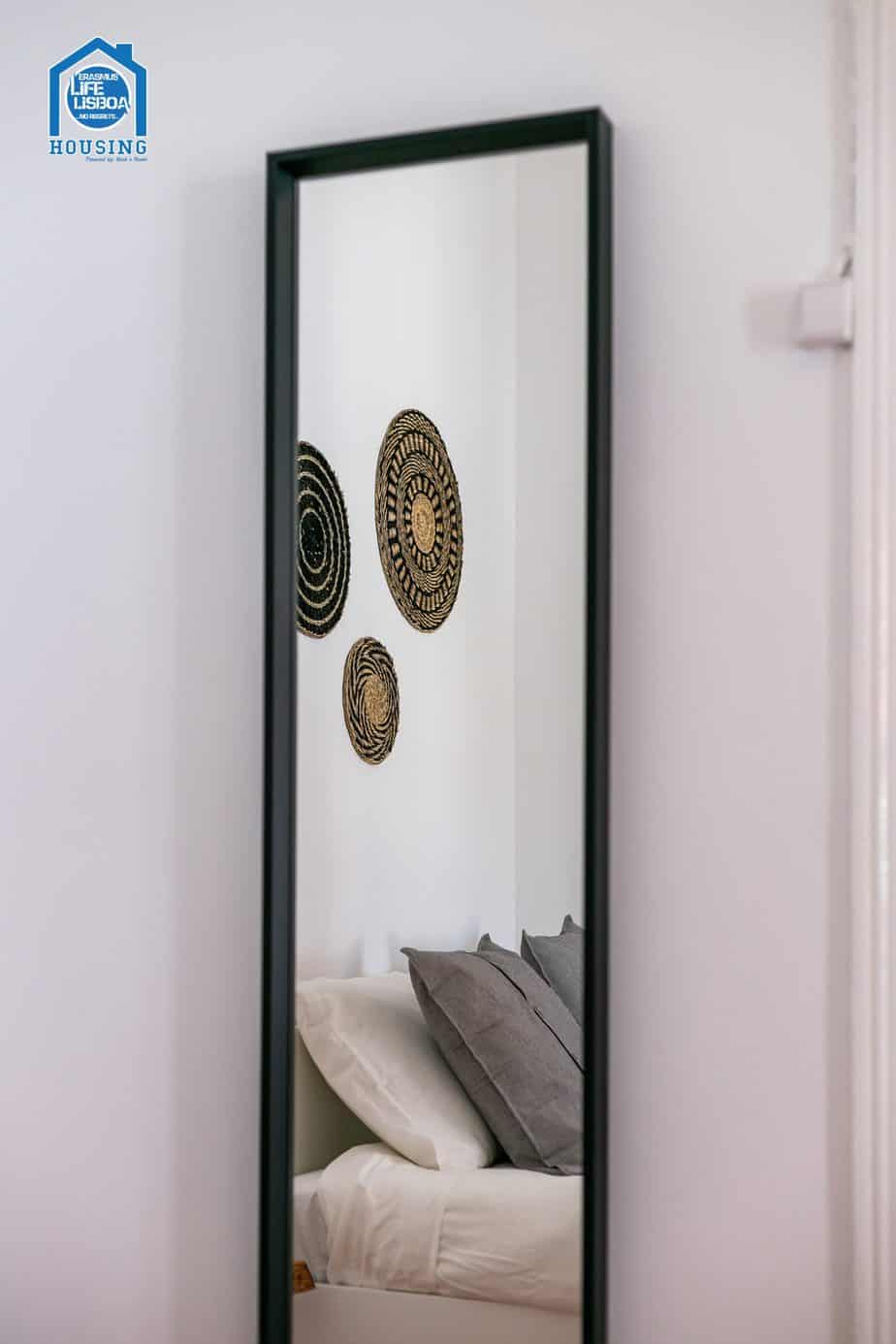 Charming Room 1 with Natural Light – Santos-o-Velho Flat in Santos-o-Velho, lisboa – photo 3 of 8