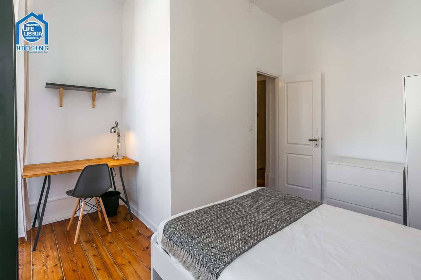 Cozy & Practical Room 2 with Balcony – Santos-o-Velho Apartment in Santos-o-Velho, lisboa – photo 3 of 9