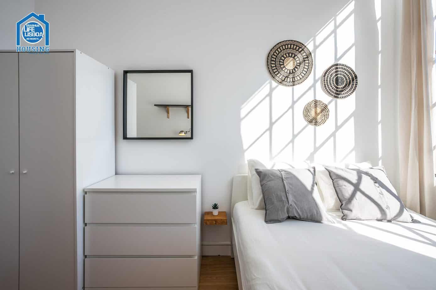 Stylish Room 7 with Big Window & Ocean View – Santos-o-Velho Flat in Santos-o-Velho, lisboa – photo 2 of 10