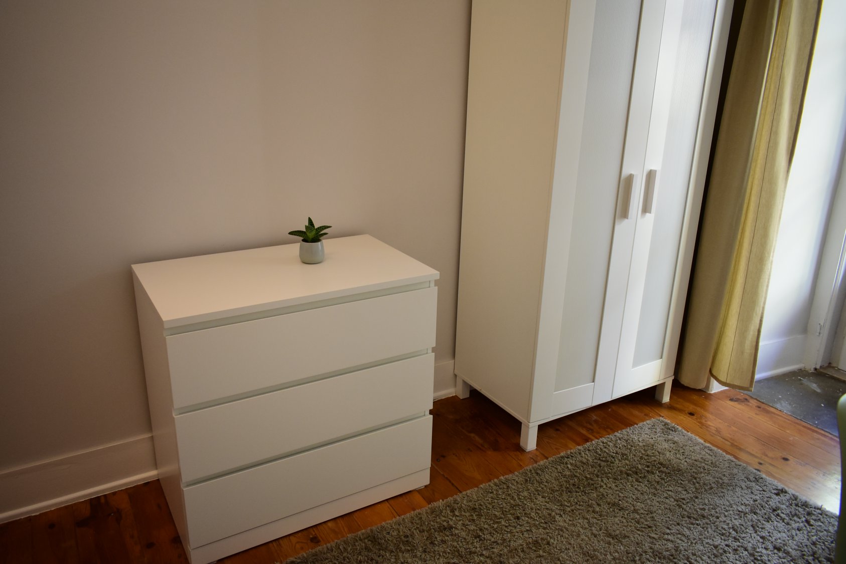 Natural Light-Filled Room 10 with Balcony em Arroios, lisboa – foto 3 de 22