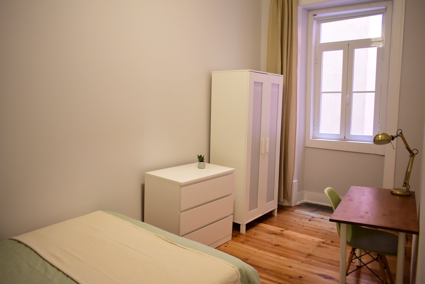 Comfortable Room 7 with Modern Decor in Arroios em Arroios, lisboa – foto 2 de 22