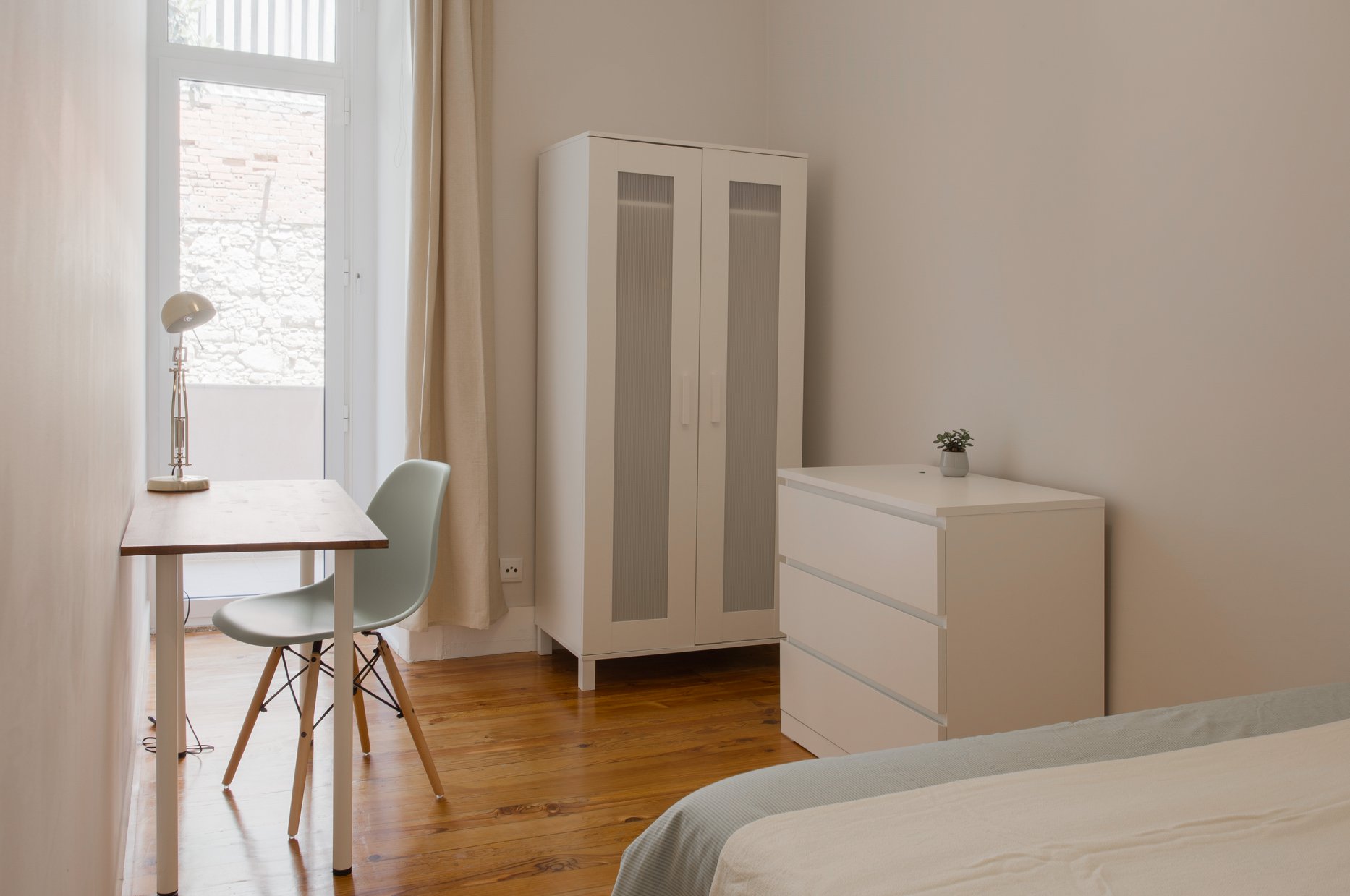 Stylish & Spacious Room 8 with Natural Light in Arroios em Arroios, lisboa – foto 3 de 23