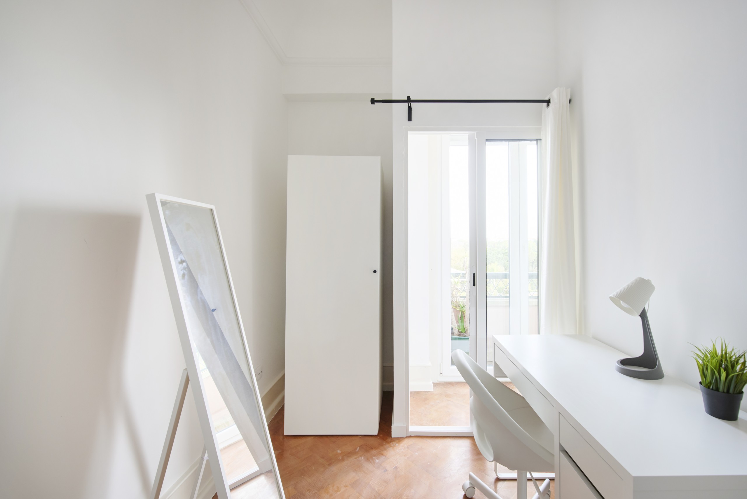 Luminous Double Room 4 & Workspace em Coração de Jesus, lisboa – foto 4 de 24