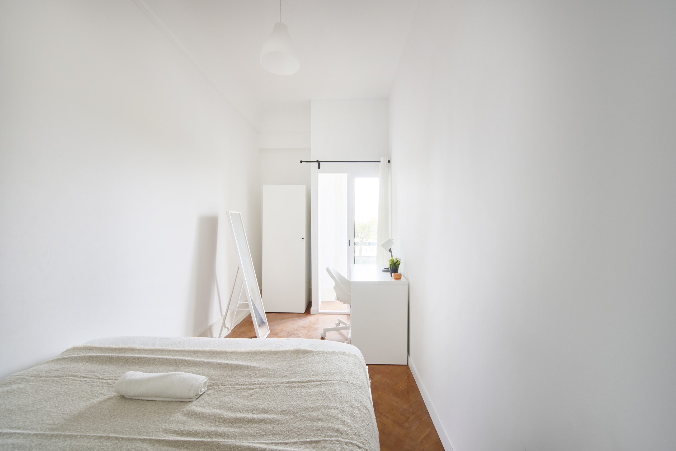 Luminous Double Room 4 & Workspace em Coração de Jesus, lisboa – foto 2 de 24