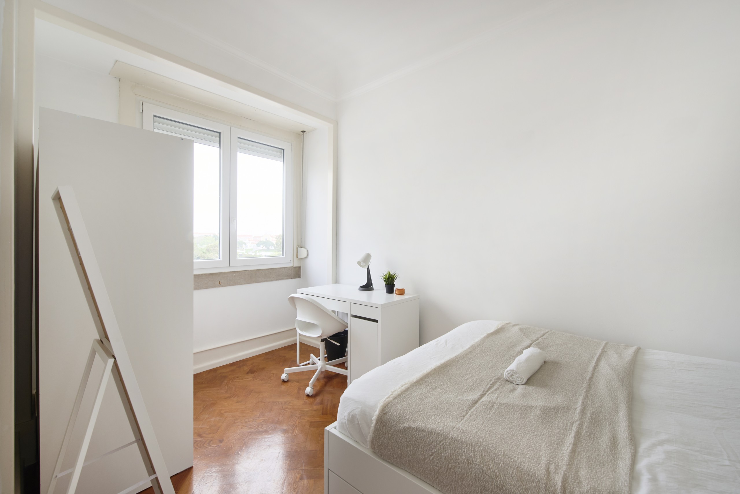Practical Double Room 1 with Window & Storage em Coração de Jesus, lisboa – foto 2 de 22