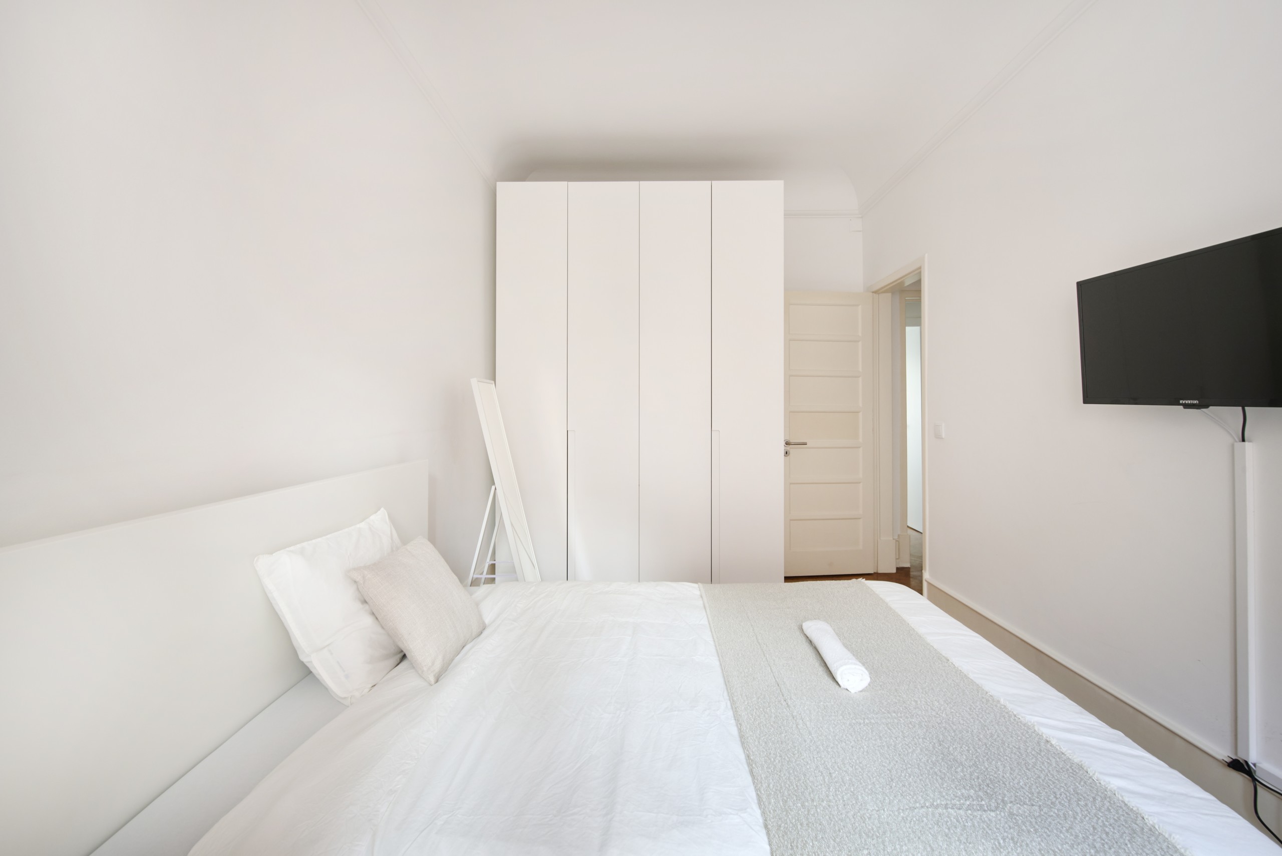 Bright Double Room 5 with Desk & Window em Coração de Jesus, lisboa – foto 3 de 25