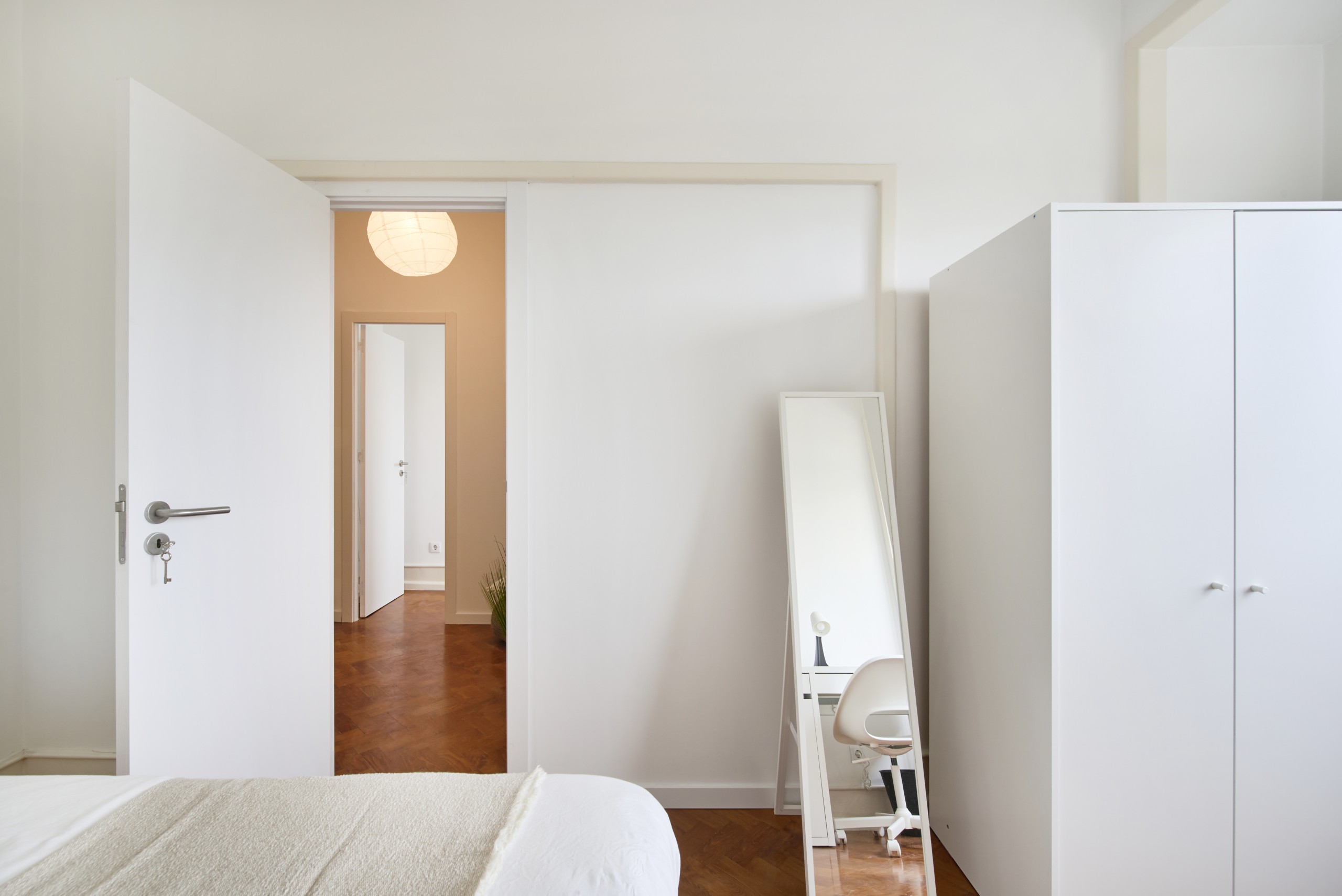 Practical Double Room 1 with Window & Storage em Coração de Jesus, lisboa – foto 3 de 22