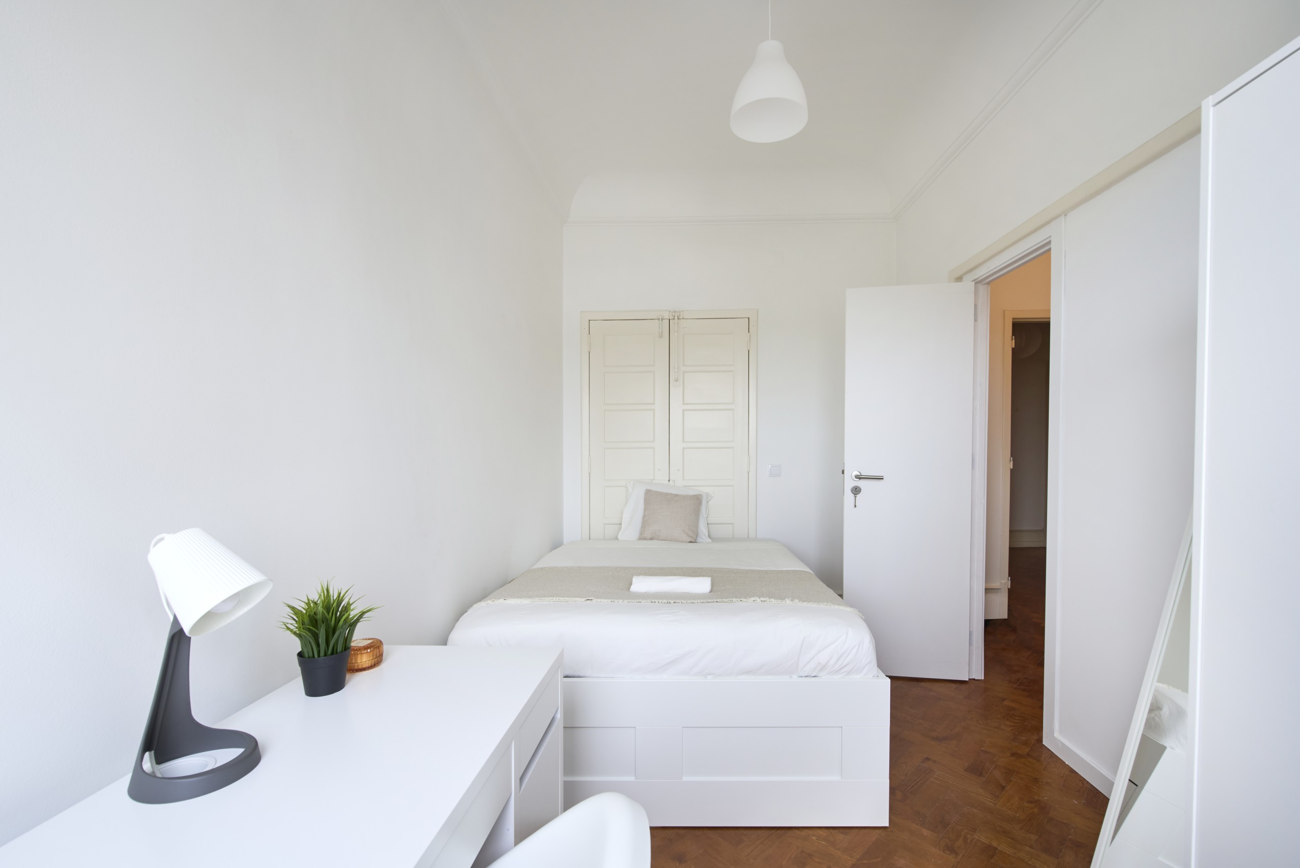 Practical Double Room 1 with Window & Storage em lisboa – foto 1 de 4
