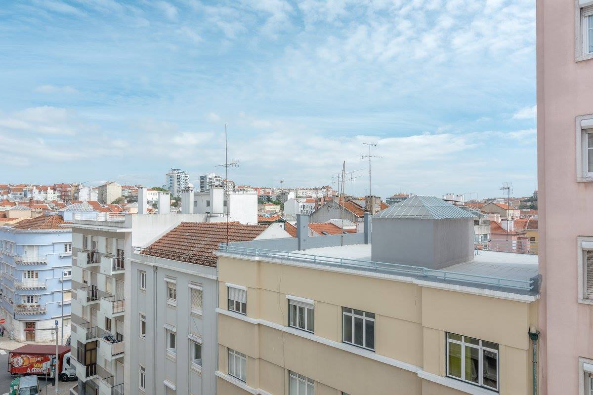 Light-Filled Double Room 5 in Alto do Pina em Alto do Pina, lisboa – foto 3 de 20