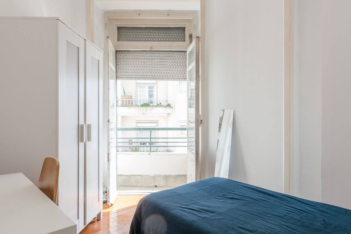 Cozy Single Room 2 with Balcony Access em Alto do Pina, lisboa – foto 2 de 20