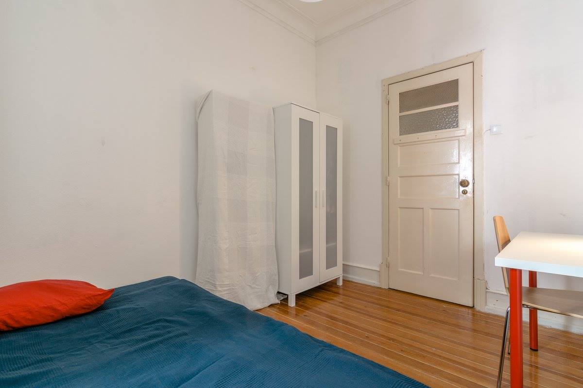 Lovely & Sunny Room 7 in Alto do Pina em lisboa – foto 1 de 4