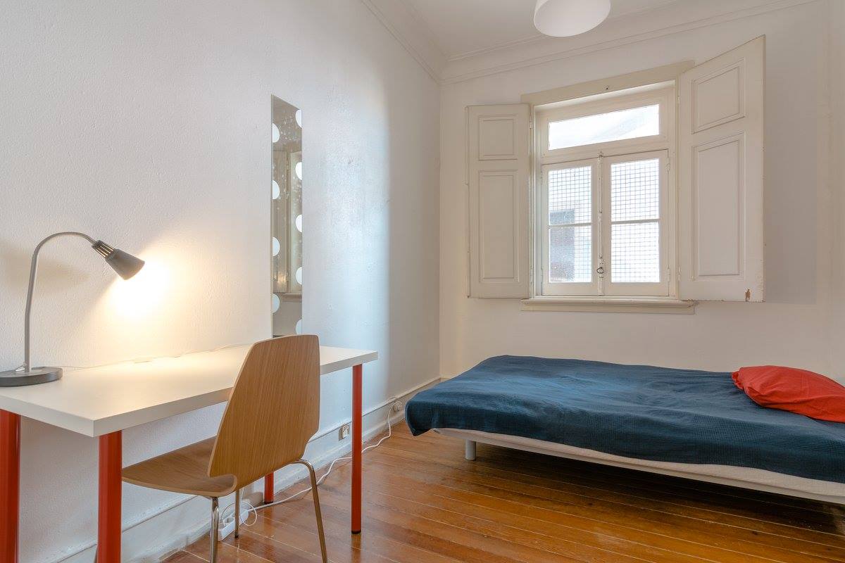 Lovely & Sunny Room 7 in Alto do Pina em Alto do Pina, lisboa – foto 2 de 21