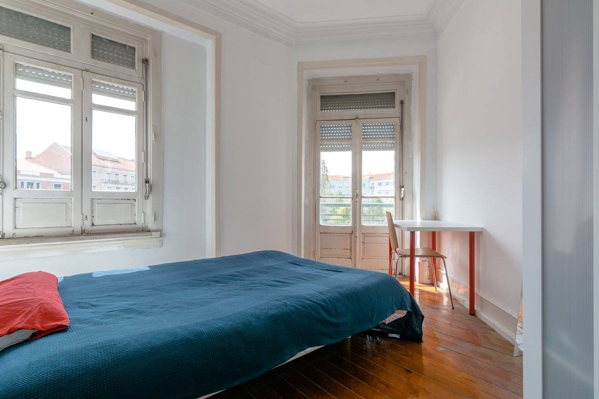 Bright Double Room 1 with Window em Alto do Pina, lisboa – foto 2 de 20