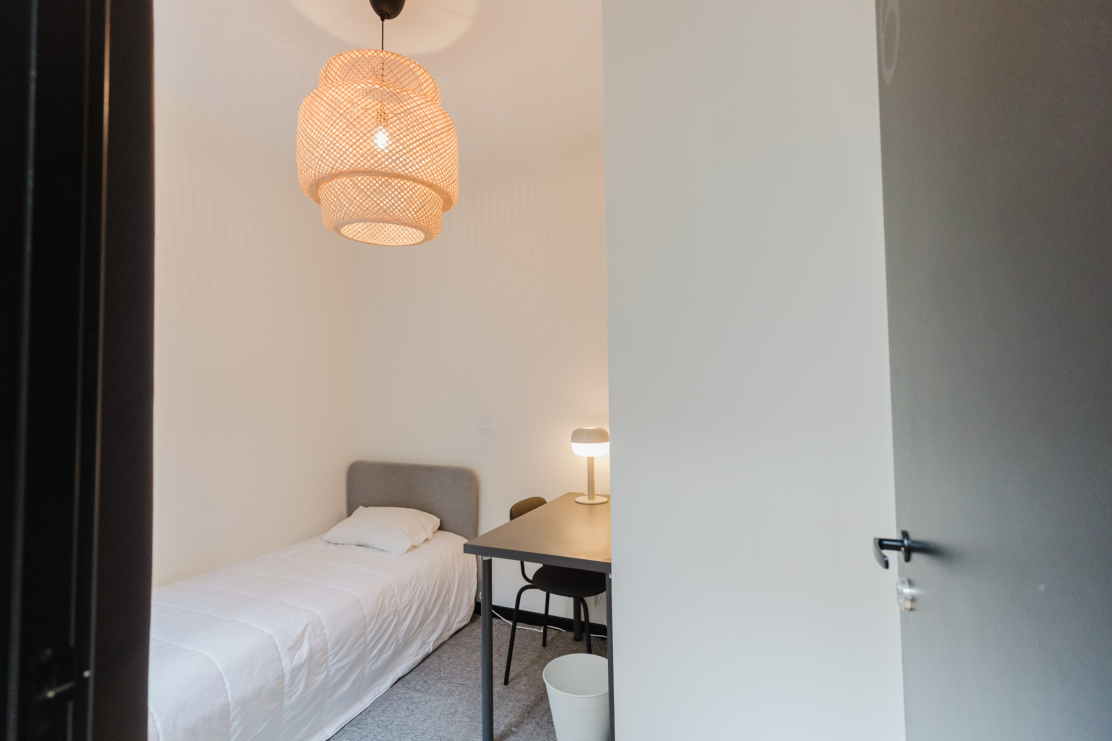Comfortable Single Room 6 with Desk & Wardrobe em porto – foto 1 de 3