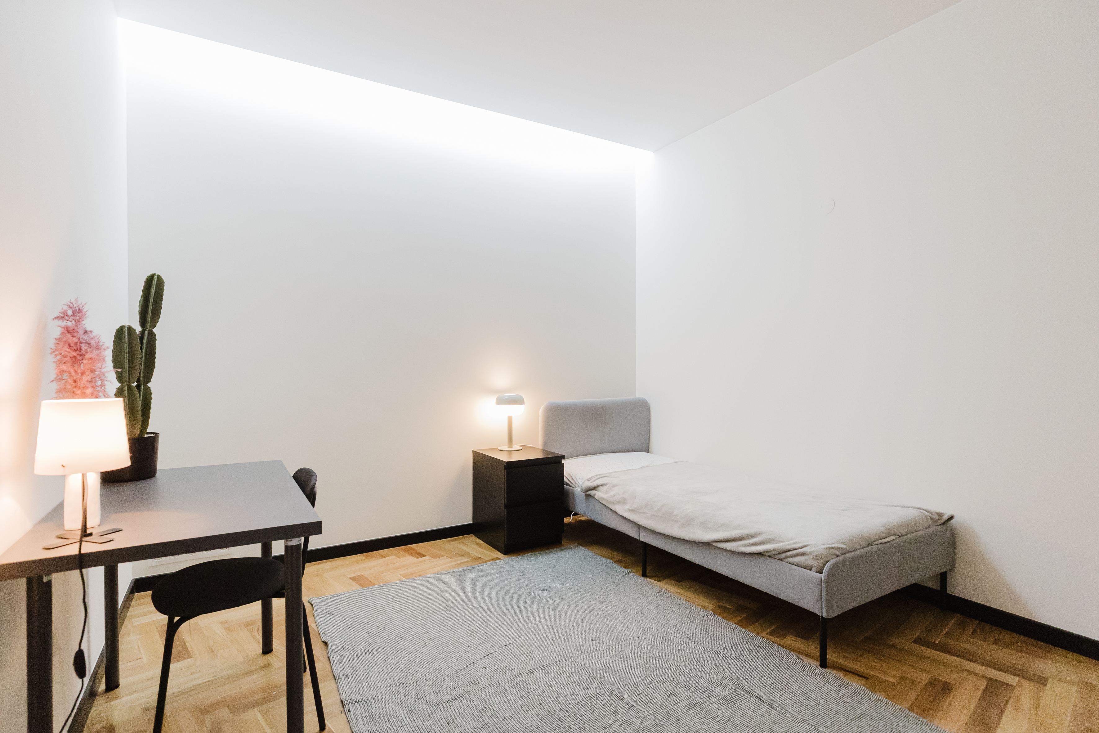 Comfortable Single Room 8 with Furnishings in Porto – photo 2 of 21