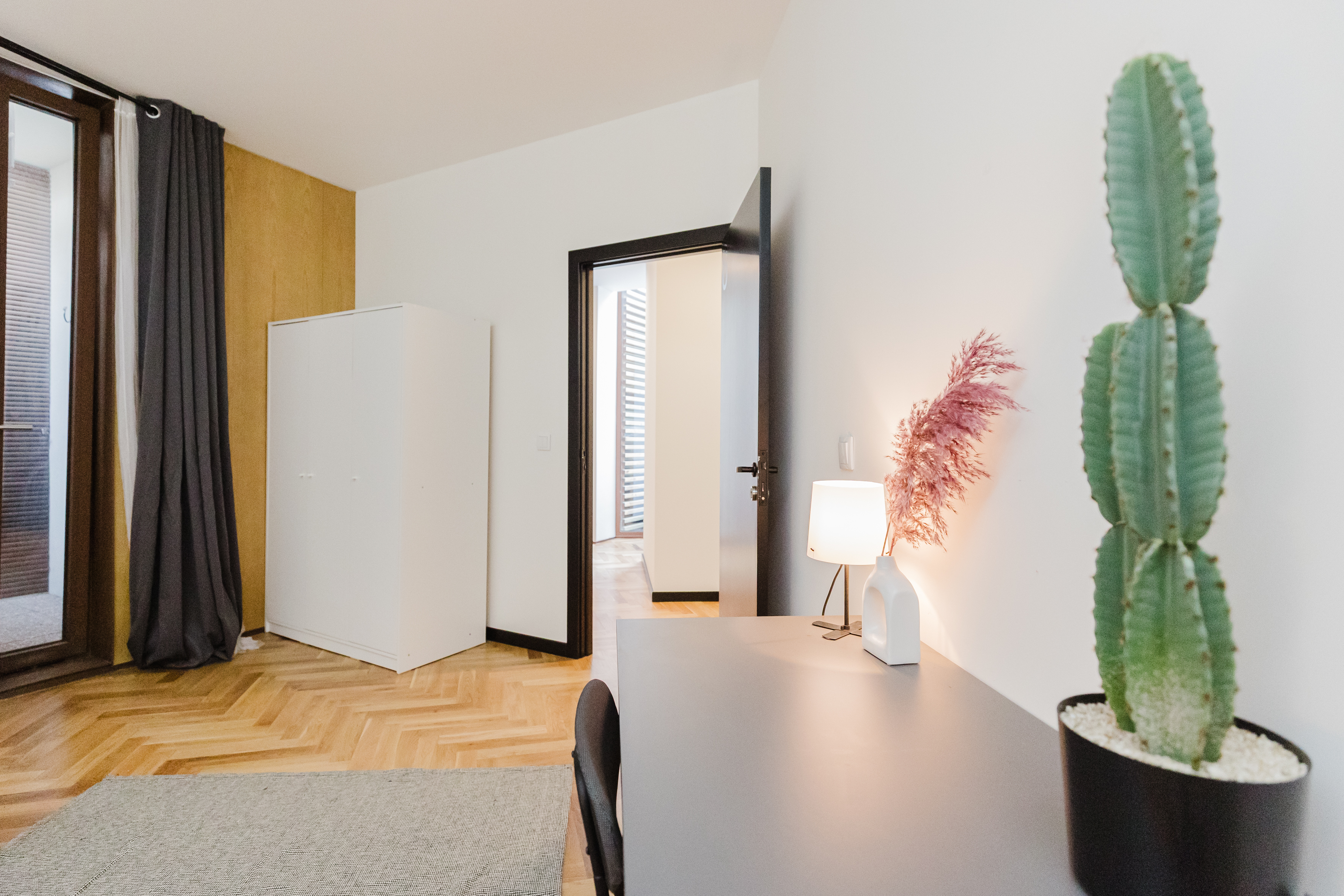 Comfortable Single Room 8 with Furnishings in Porto – photo 4 of 21