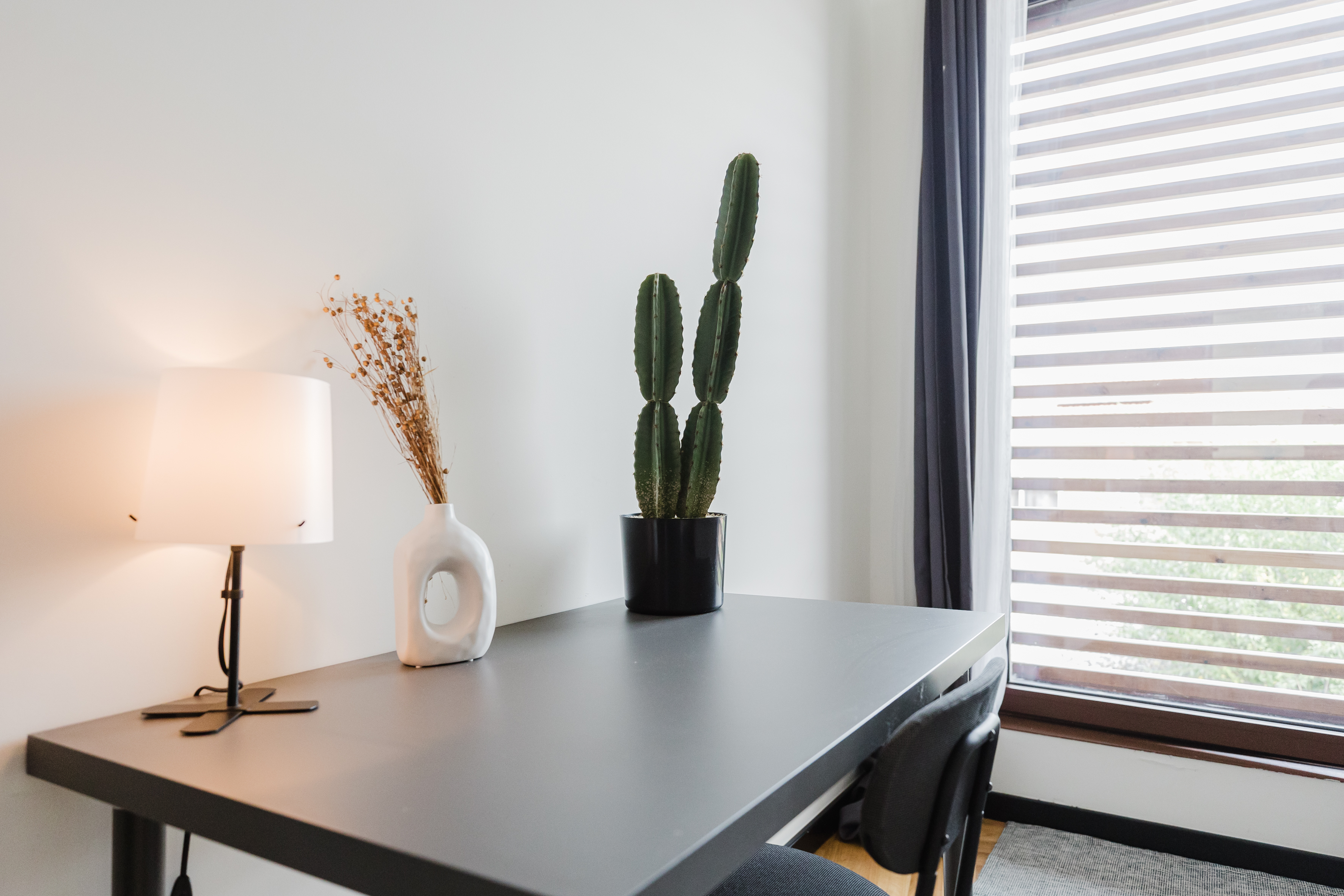 Cozy Single Room 3 with Desk & Storage in Porto – photo 4 of 19