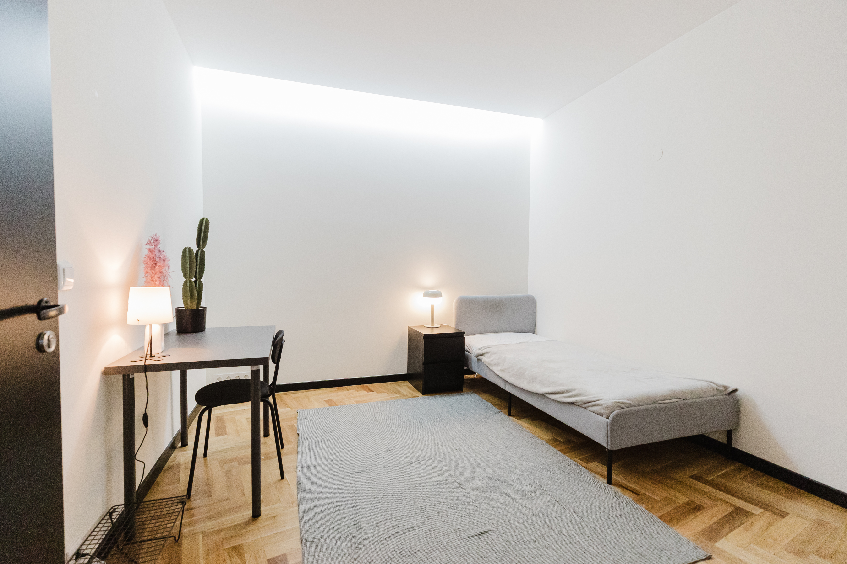 Comfortable Single Room 8 with Furnishings em porto – foto 1 de 7
