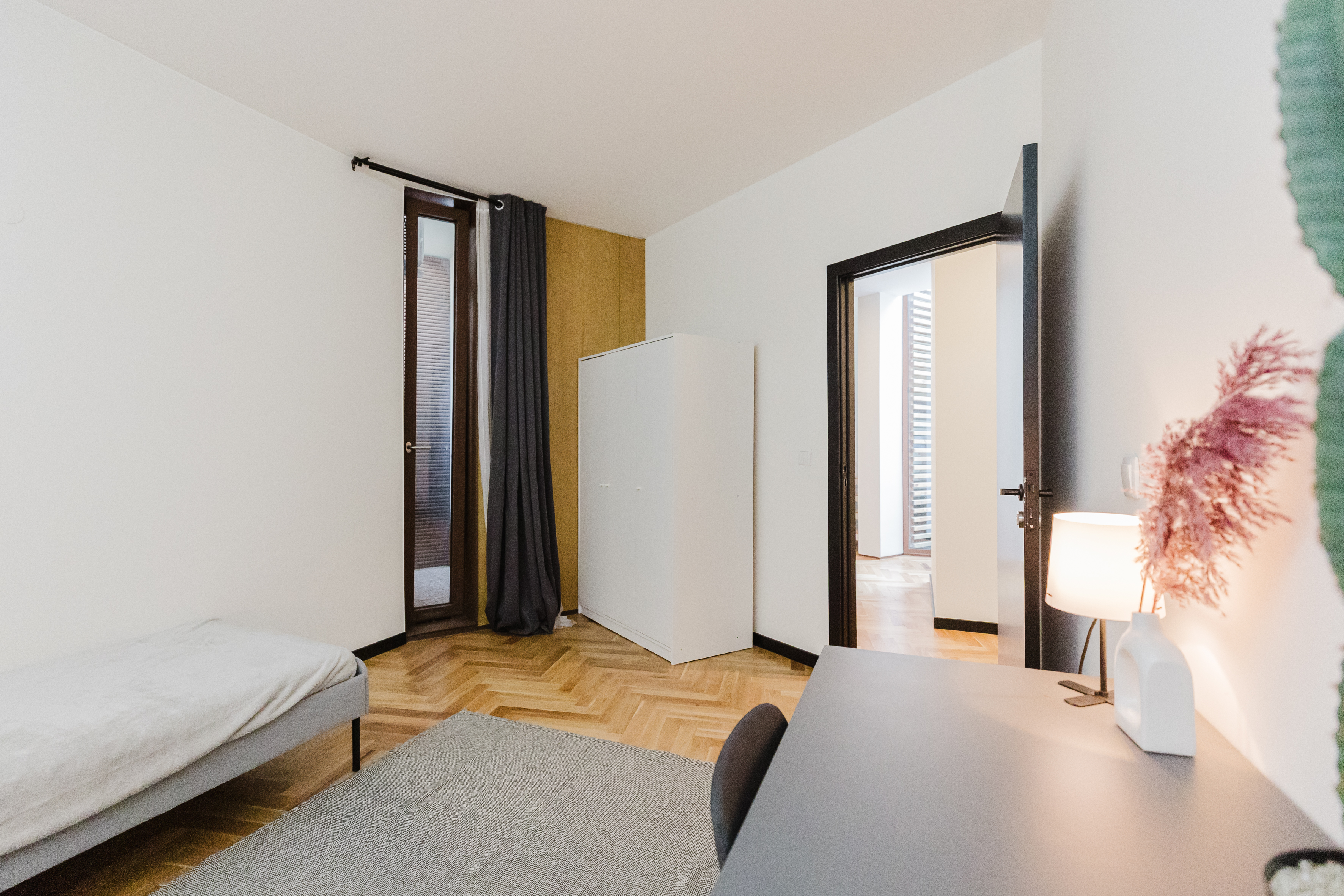 Comfortable Single Room 8 with Furnishings in Porto – photo 3 of 21