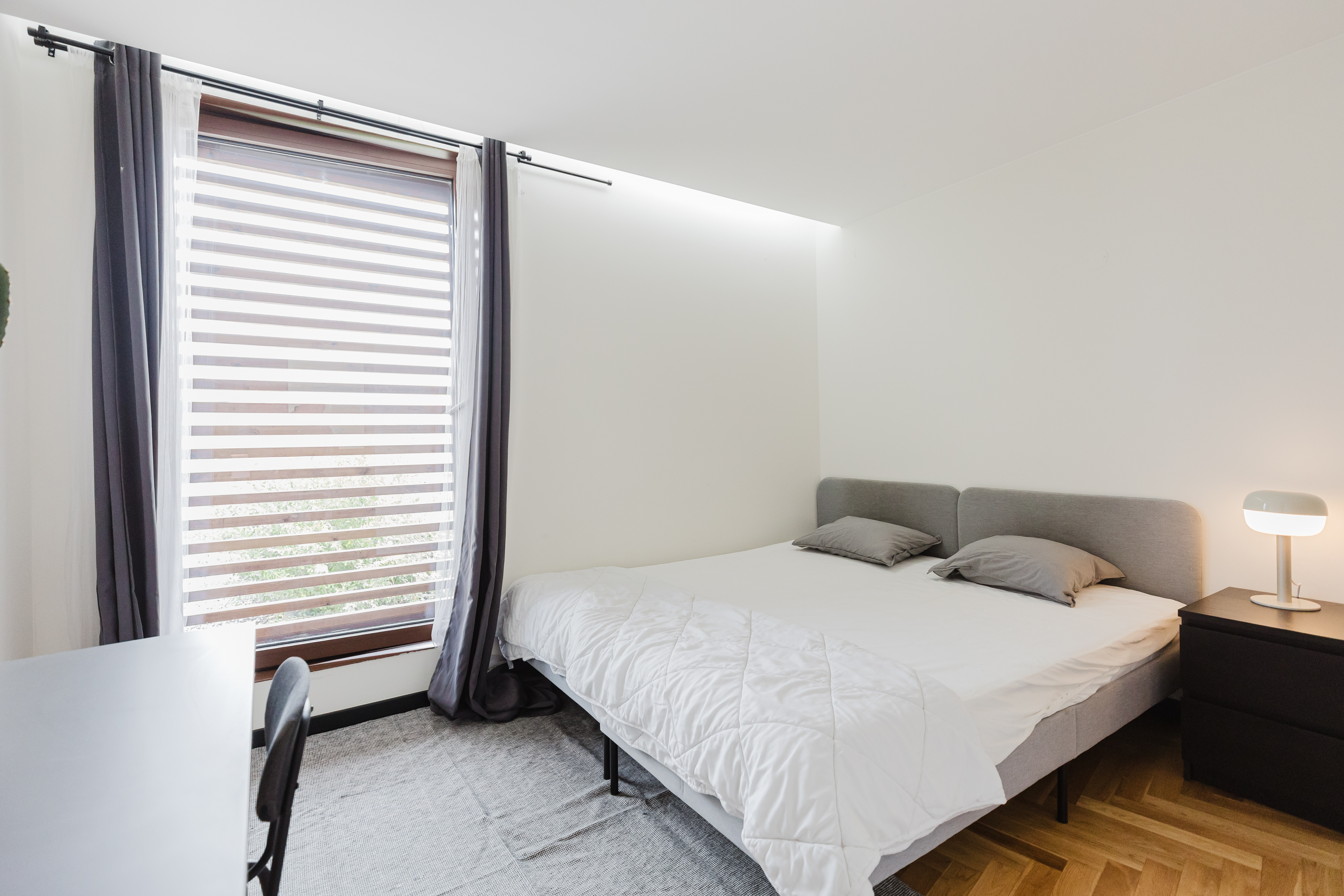 Cozy Single Room 3 with Desk & Storage in Porto – photo 2 of 19