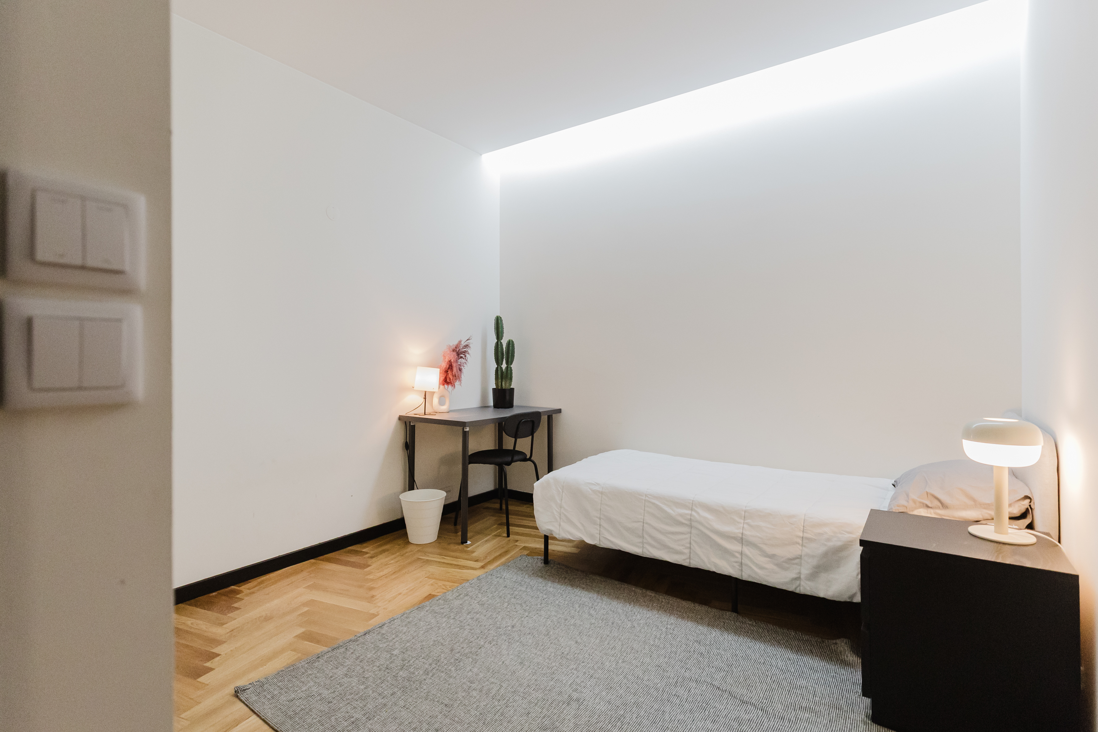 Comfortable Single Room 7 with Desk & Wardrobe em porto – foto 1 de 5