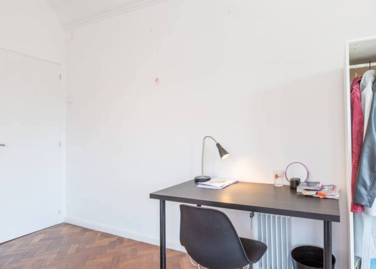 Sunny Double Room 3 with Balcony & Desk em São Jorge de Arroios, lisboa – foto 5 de 13