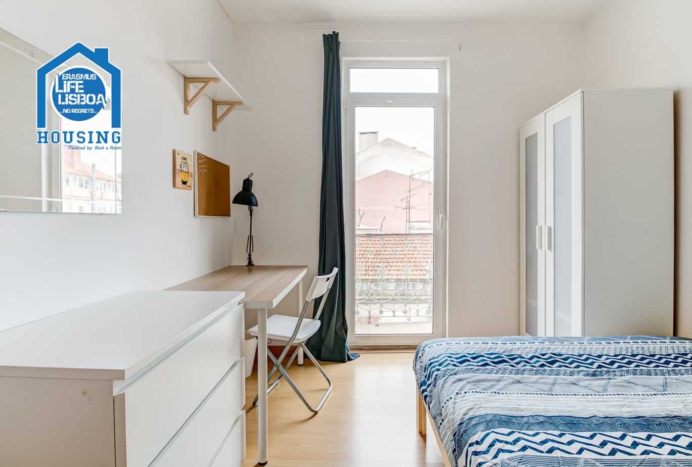 Sunny Double-Bed Room 3 with Large Window em Arroios, lisboa – foto 4 de 17