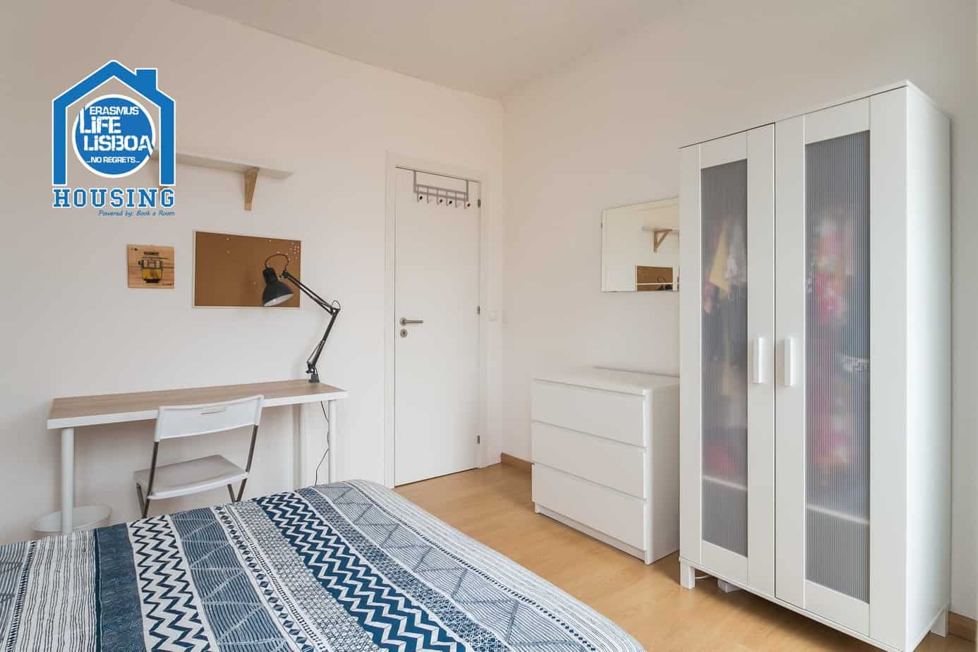 Airy Double Room 5 with Modern Touch in Arroios em Arroios, lisboa – foto 3 de 17