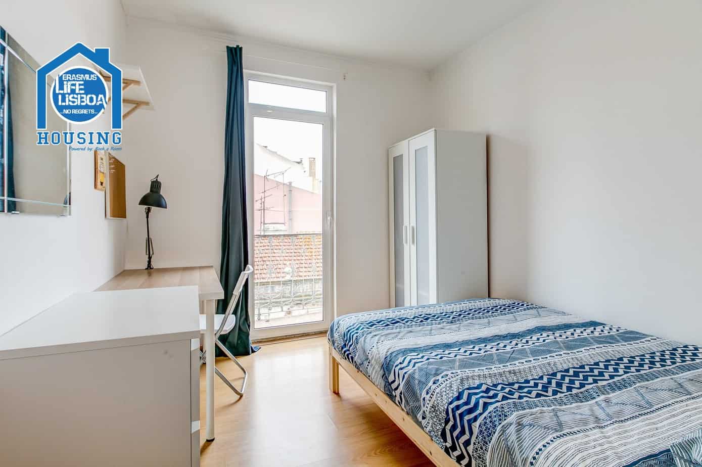 Sunny Double-Bed Room 3 with Large Window em Arroios, lisboa – foto 5 de 17