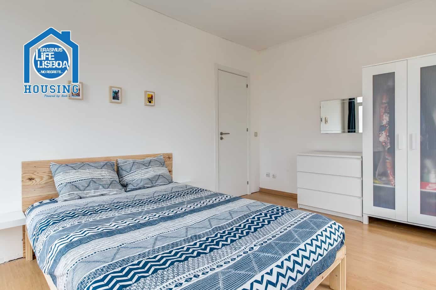 Bright Room 2 with Large Window & Private Balcony em lisboa – foto 1 de 6
