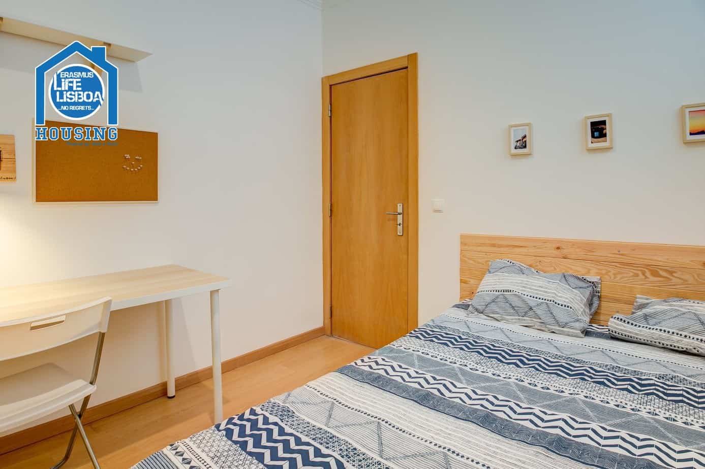 Modern Double-Bed Room 6 with Ample Space & Storage em Arroios, lisboa – foto 4 de 16