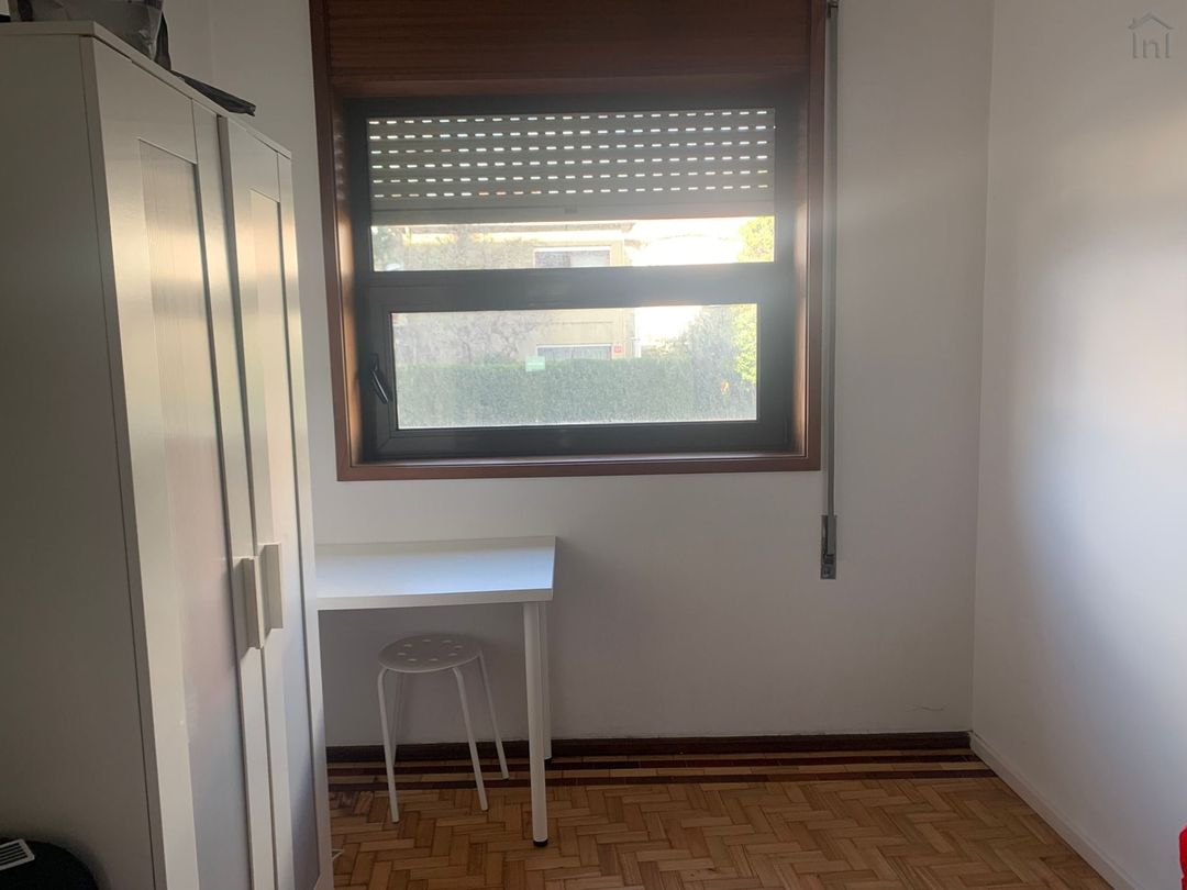 Room 4 - Quarto-pequeno in Cedofeita, porto – photo 3 of 16
