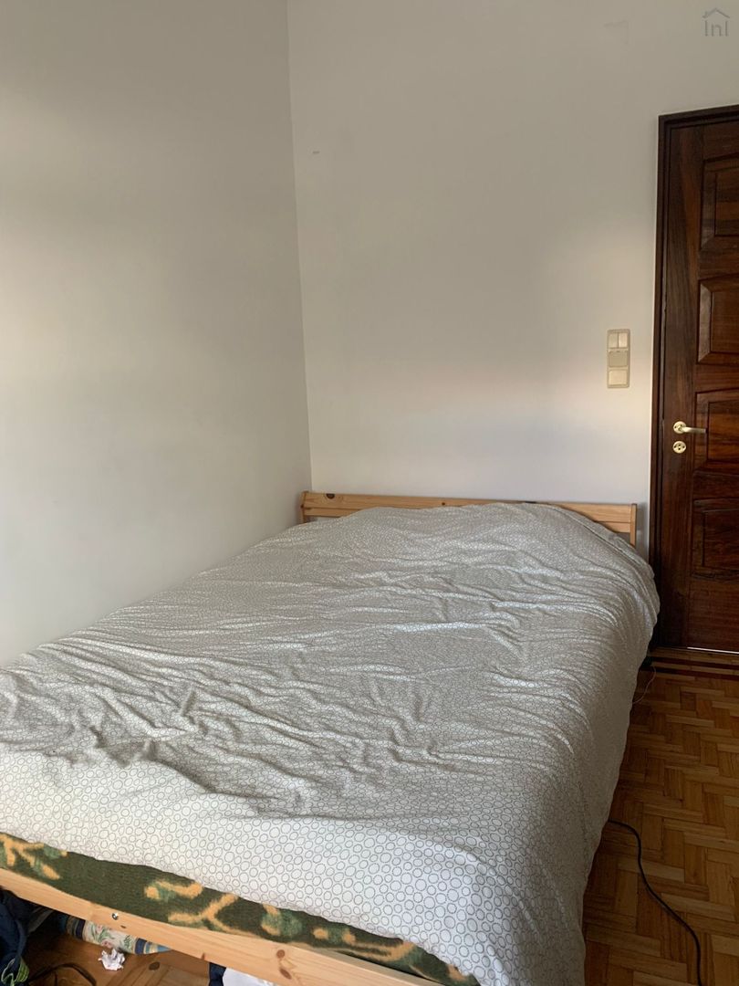 Room 4 - Quarto-pequeno in Cedofeita, porto – photo 4 of 16