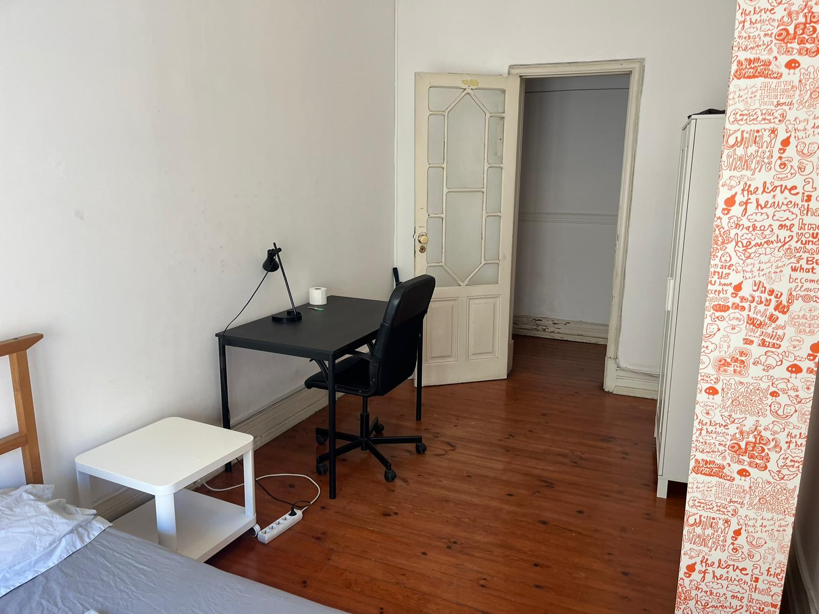 Stylish Furnished Room 3 with Spacious Vibe em Areeiro, lisboa – foto 2 de 13