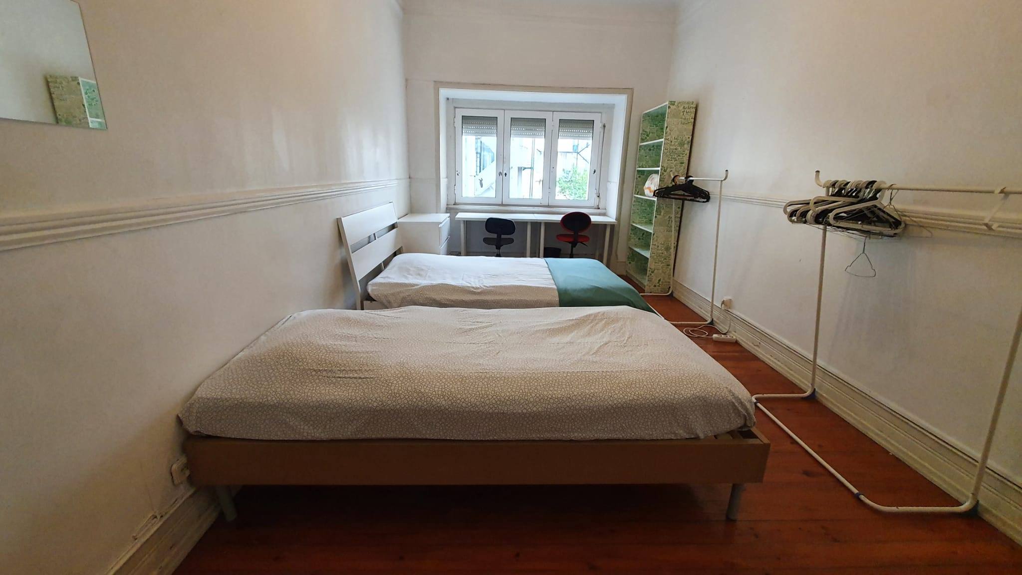 Modern twin-Bed Room 5 with Natural light em Areeiro, lisboa – foto 2 de 14