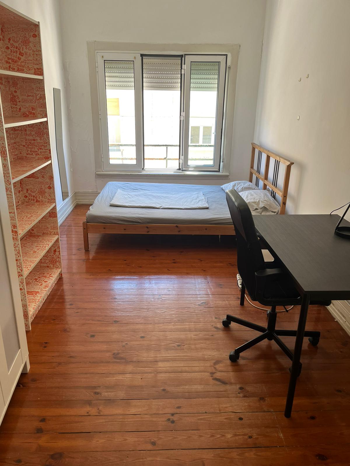 Stylish Furnished Room 3 with Spacious Vibe em Areeiro, lisboa – foto 3 de 13