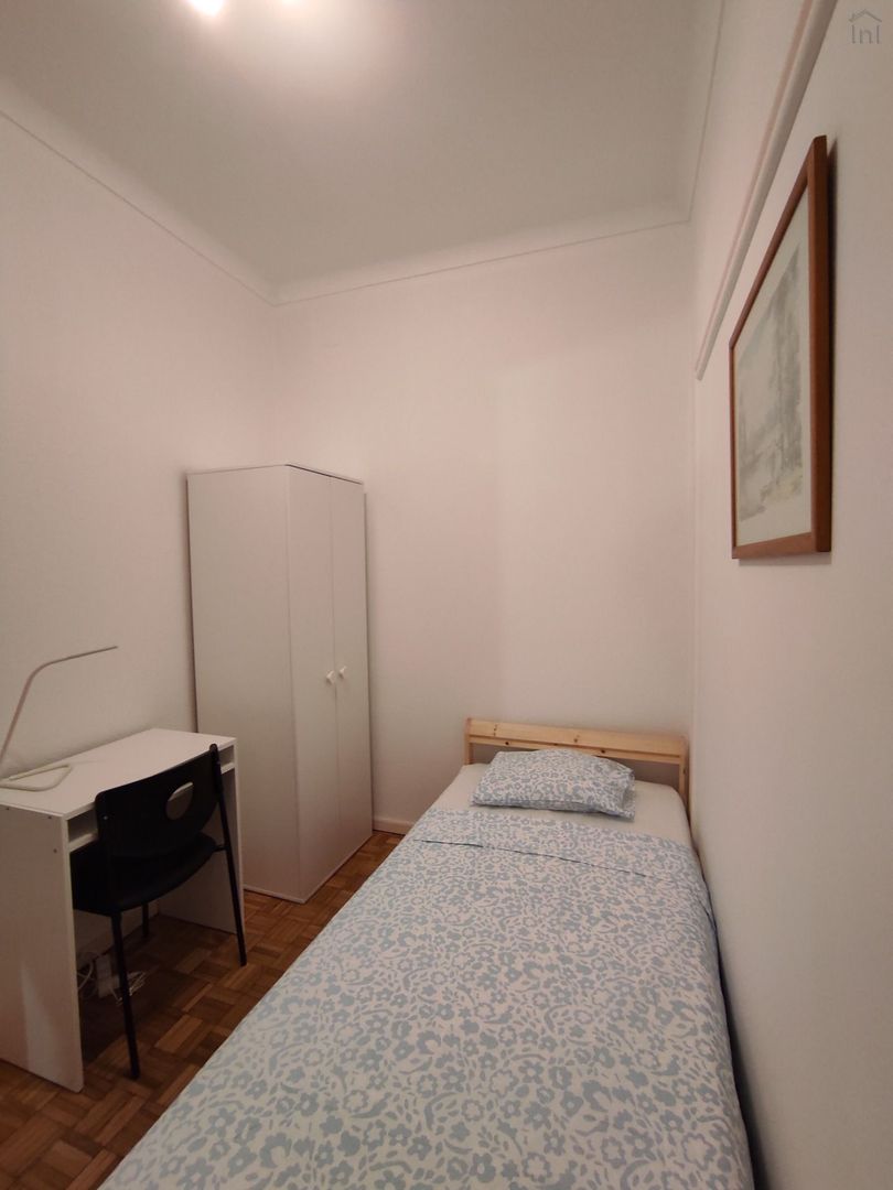 Room 2 - Quarto Sala em Cedofeita, porto – foto 3 de 27