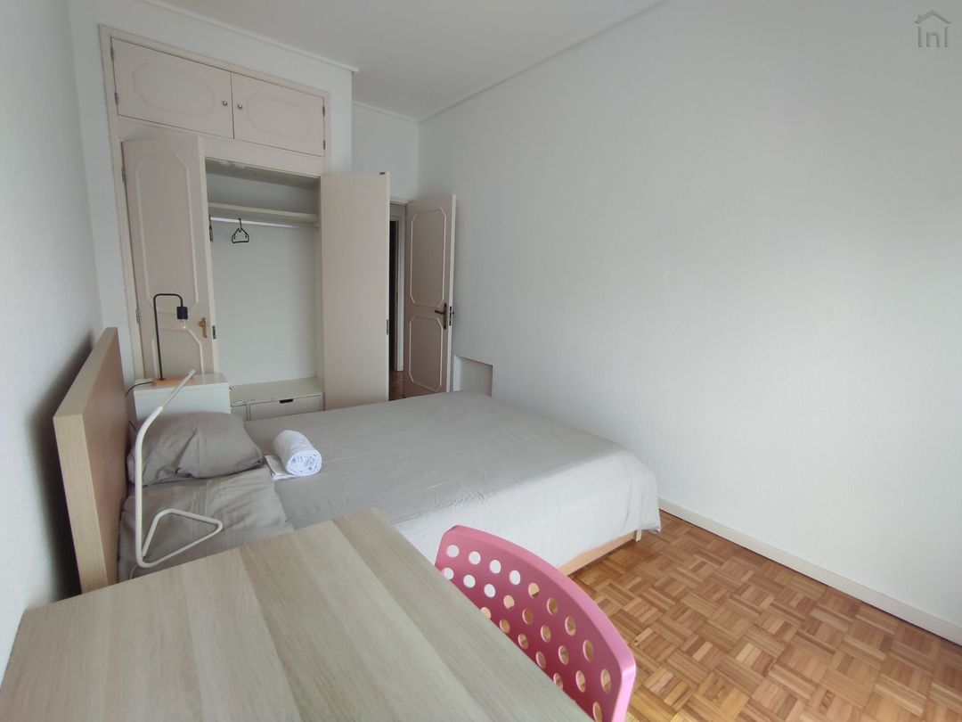 Room 4- Quarto Vermelho in Cedofeita, porto – photo 3 of 31